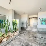 On The Beach, Rickeys 로퀴에브륀캡마르탱
