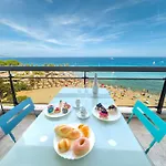 아파트 On The Beach, Rickeys 로퀴에브륀캡마르탱